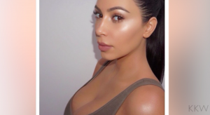 Kim Kardashian dévoile le Strobing